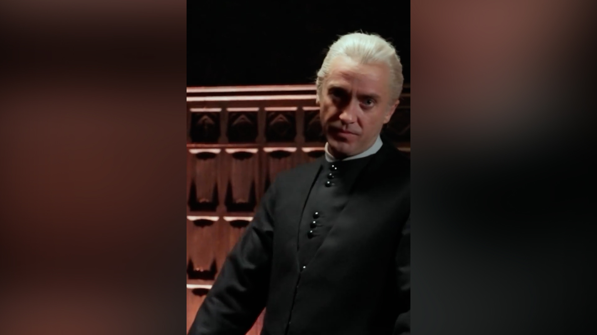 Tom Felton di nuovo con la bacchetta in mano: torna a essere Draco Malfoy e lo annuncia con un video (con un dettaglio che non sfuggirà ai fan) Tom Felton di nuovo con la bacchetta in mano: torna a essere Draco Malfoy e lo annuncia con un video (con un dettaglio che non sfuggirà ai fan)