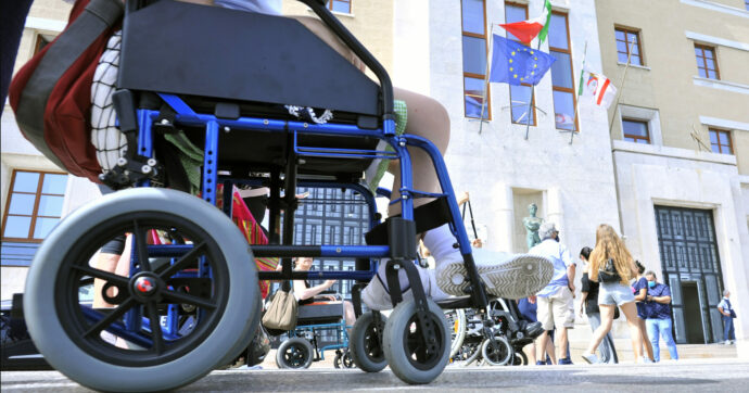 “In Veneto le persone con disabilità costrette a pagarsi la batteria delle carrozzine elettriche”. La Regione: “Disposizione nazionale”
