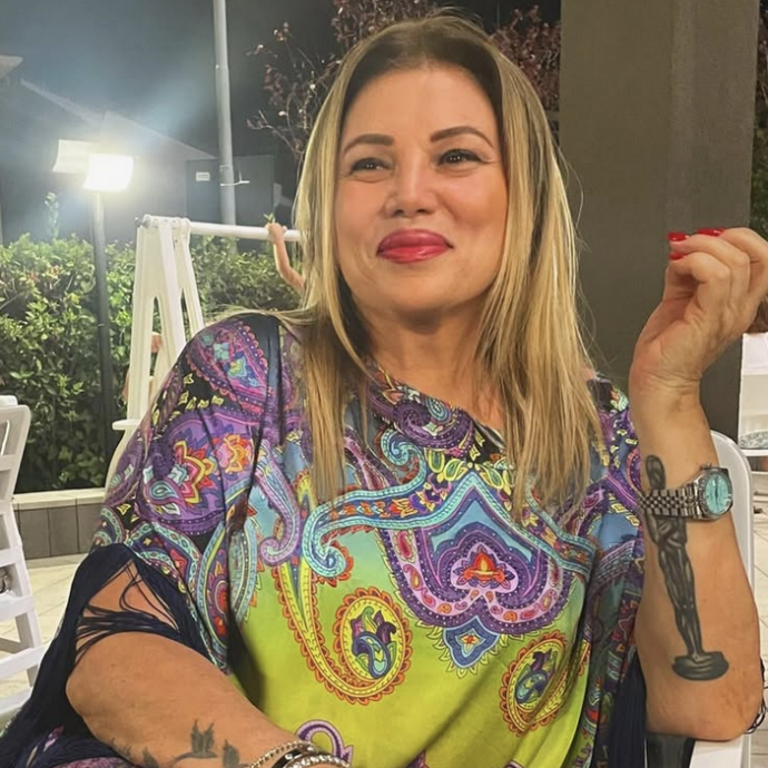 “Ho avuto molti uomini nella vita ma la storia più sexy l’ho vissuta con Zucchero. Maradona? Piccolo ma focoso. E Agnelli…”: parla Serena Grandi