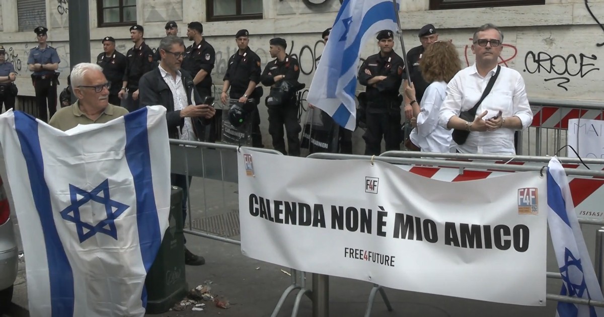 A Milano presidio pro Israele contro la manifestazione di Azione e Italia Viva: “Calenda non è mio amico” A Milano presidio pro Israele contro la manifestazione di Azione e Italia Viva: “Calenda non è mio amico”