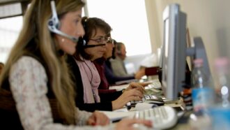 Copertina di Precipita la crisi dei call center: sciopero l’11 novembre. Slc Cgil: “In Sicilia 7mila posti a rischio, rischio disastro sociale”