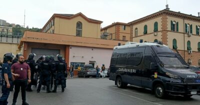 Copertina di “Carceri al disastro: stupri, rivolte, detenuti giustizieri”
