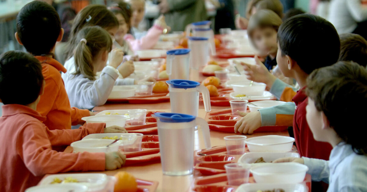 regno unito pasti scolastici gratis per i bimbi poveri ma resta il tetto dei due figli la misura a metà dei labour