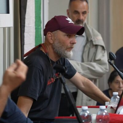 Copertina di Nave con armi per Israele, la mobilitazione dei portuali di Genova: “I colleghi francesi hanno bloccato il carico, ma vigiliamo”