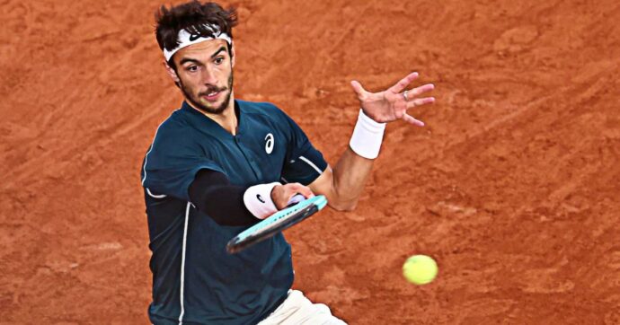 Roland Garros, Musetti vince il primo set e poi si ritira al quarto: in finale ci va Alcaraz