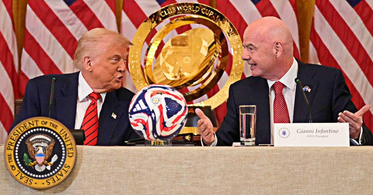 Trump firma il Travel Ban, Infantino tace: l’ipocrisia della Fifa e i Mondiali “globali” negli Usa delle restrizioni Trump firma il Travel Ban, Infantino tace: l’ipocrisia della Fifa e i Mondiali “globali” negli Usa delle restrizioni