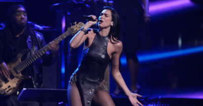 Copertina di Dua Lipa licenzia il suo agente: “Lo considera un sostenitore della guerra di Israele a Gaza e del terribile trattamento riservato ai palestinesi”