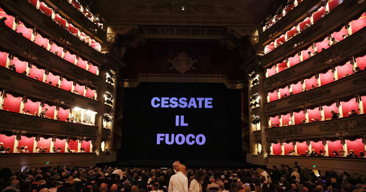 “Cessate il fuoco! Stop the war. E vo gridando pace! E vo gridando amor!”: il Teatro alla Scala lancia un messaggio di pace per la Palestina “Cessate il fuoco! Stop the war. E vo gridando pace! E vo gridando amor!”: il Teatro alla Scala lancia un messaggio di pace per la Palestina