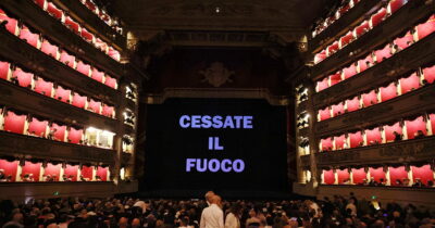 Copertina di “Cessate il fuoco! Stop the war. E vo gridando pace! E vo gridando amor!”: il Teatro alla Scala lancia un messaggio di pace per la Palestina