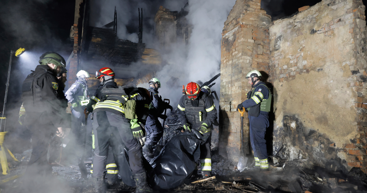 Raid russi a Kharkiv e Kherson, almeno 5 morti. Trump: “Gli attacchi di Kiev hanno dato a Putin una scusa per bombardare a tappeto” – Diretta Raid russi a Kharkiv e Kherson, almeno 5 morti. Trump: “Gli attacchi di Kiev hanno dato a Putin una scusa per bombardare a tappeto” – Diretta