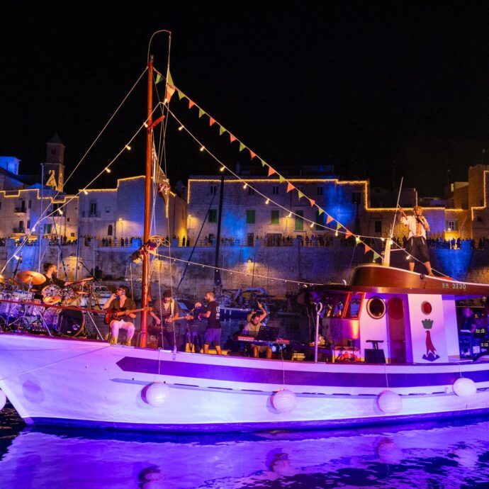 Porto Rubino: al Festival itinerante in Puglia tra musica e mare con Clementino, Niccolò Fabi e Levante. Gran Finale con un speciale tributo a Lucio Dalla