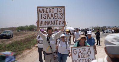 Copertina di Oltre mille cittadini israeliani in marcia verso la Striscia di Gaza per chiedere il cessate il fuoco