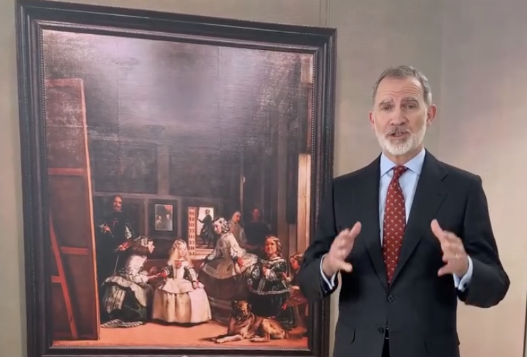 Re Felipe di Spagna si trasforma in critico d’arte per raccontare i suoi antenati dipinti in “Las Meninas” di Diego Velázquez – IL VIDEO Re Felipe di Spagna si trasforma in critico d’arte per raccontare i suoi antenati dipinti in “Las Meninas” di Diego Velázquez – IL VIDEO