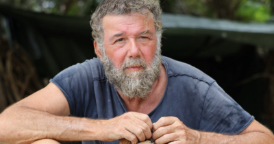 Copertina di “Sono stato vittima di bullismo. I miei amici mi vedevano come uno sfigato con gli occhiali. Passavo le giornate in solitudine”: Paolo Vallesi si sfoga