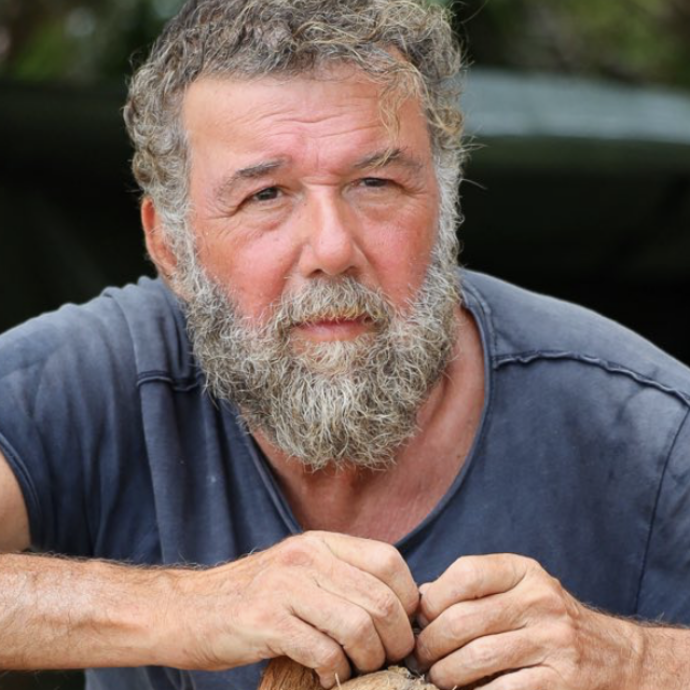 “Sono stato vittima di bullismo. I miei amici mi vedevano come uno sfigato con gli occhiali. Passavo le giornate in solitudine”: Paolo Vallesi si sfoga