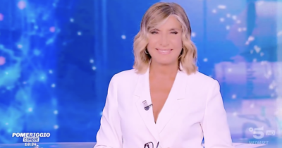 Copertina di “Mi sono pure un po’ commossa. Mi mancherete moltissimo, buona estate, state bene e non mollate mai”: così Myrta Merlino si congeda da “Pomeriggio 5”