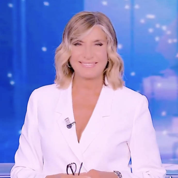 “Mi sono pure un po’ commossa. Mi mancherete moltissimo, buona estate, state bene e non mollate mai”: così Myrta Merlino si congeda da “Pomeriggio 5”