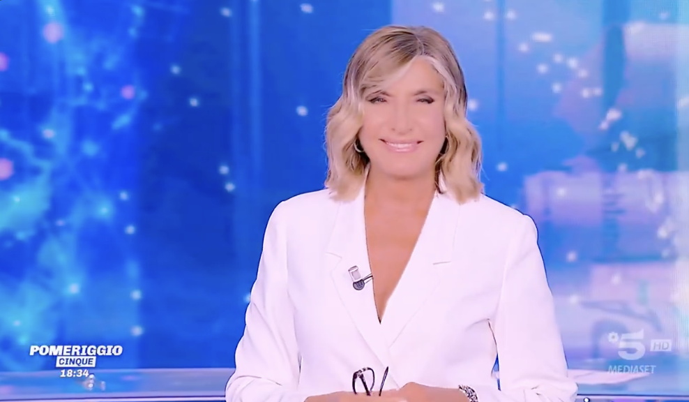 “Mi sono pure un po’ commossa. Mi mancherete moltissimo, buona estate, state bene e non mollate mai”: così Myrta Merlino si congeda da “Pomeriggio 5” “Mi sono pure un po’ commossa. Mi mancherete moltissimo, buona estate, state bene e non mollate mai”: così Myrta Merlino si congeda da “Pomeriggio 5”