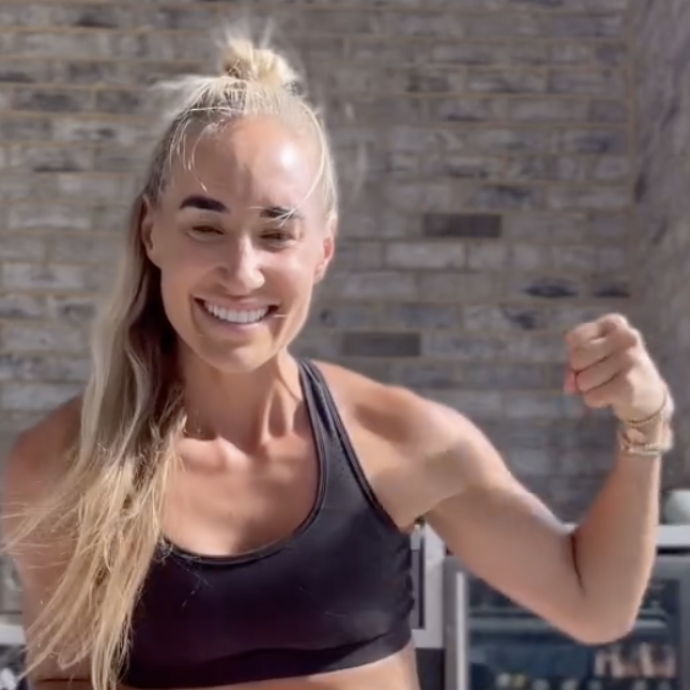 “Ho un cancro al colon e non me lo spiego. Faccio fitness e mangio sano, no agli sgarri. Poi il chirurgo mi ha detto il perché”: la storia di Danni Duncan