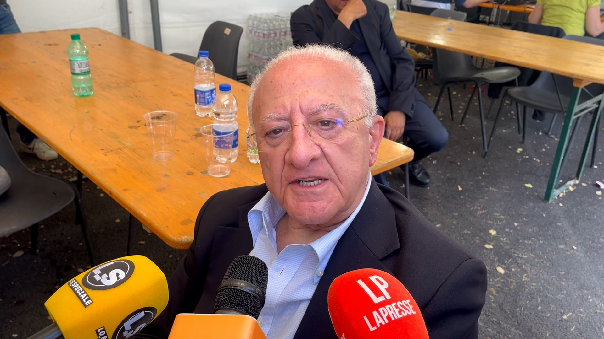 In piazza per Gaza, De Luca: “Commosso per chi è uscito dal letargo. Ora però serve anche lo stop all’invio di armi” In piazza per Gaza, De Luca: “Commosso per chi è uscito dal letargo. Ora però serve anche lo stop all’invio di armi”