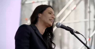 Copertina di In piazza per Gaza, Rula Jebreal: “È un genocidio, chiamiamolo con il suo nome per fermarlo” – L’intervento