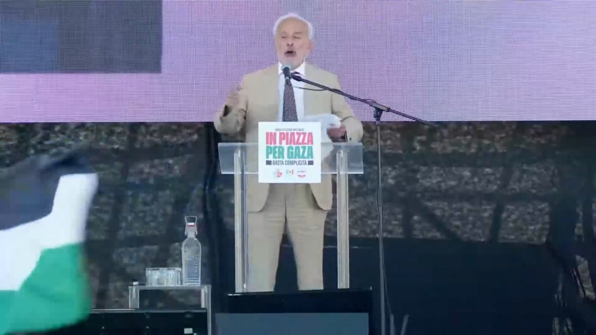 “Netanyahu ha resuscitato odio contro ebrei”: Gad Lerner interrotto alla manifestazione per Gaza. Poi gli applausi “Netanyahu ha resuscitato odio contro ebrei”: Gad Lerner interrotto alla manifestazione per Gaza. Poi gli applausi