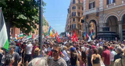 Copertina di ‘In piazza per Gaza’, attese 50mila persone all’evento di Pd, M5s e Avs. La scaletta degli interventi
