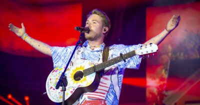 Copertina di Alfa: “Io re dei tormentoni? Bello, ma faccio gli scongiuri. Morivo di freddo in Svezia e per scaldarmi ho scritto 'A me mi piace', pensando all'estate"