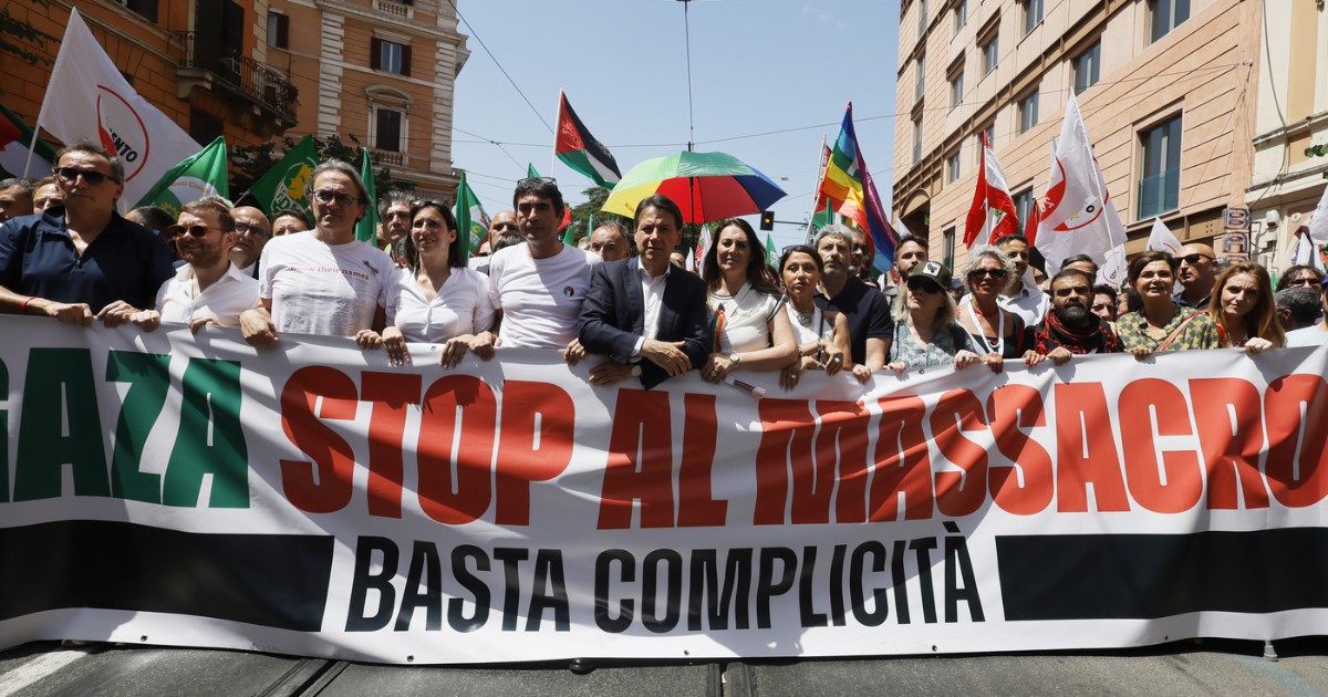 Chi c’era alla manifestazione per Gaza a Roma: i leader di Pd, M5s e Avs e la società civile. Le foto dal corteo