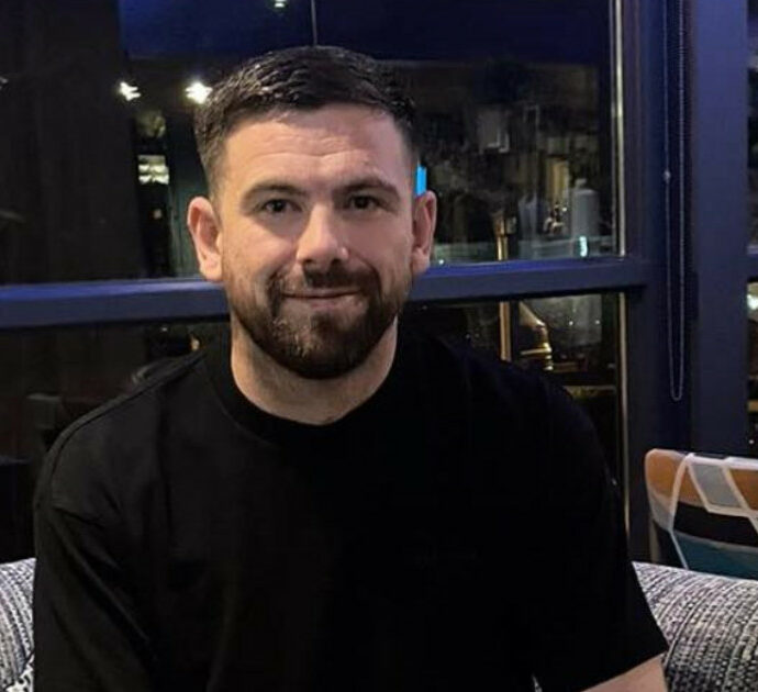 Si perde durante l’addio al celibato, scavalca un muro e muore: “Era sotto l’effetto dell’alcol, non si è accorto che dall’altra parte c’era uno strapiombo”