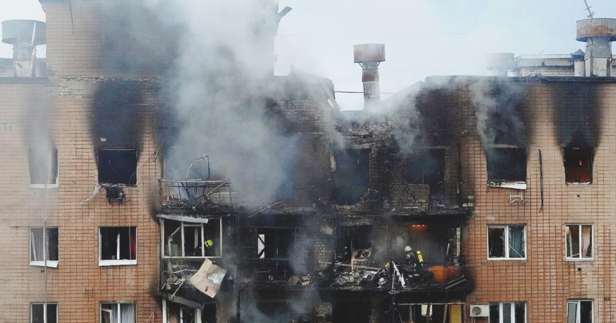 ucraina 21 persone uccise nei raid russi 17 morte nel bombardamento di un carcere