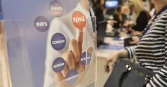 La PA italiana è sospesa tra due mondi: digitale nei documenti, analogica nei corridoi