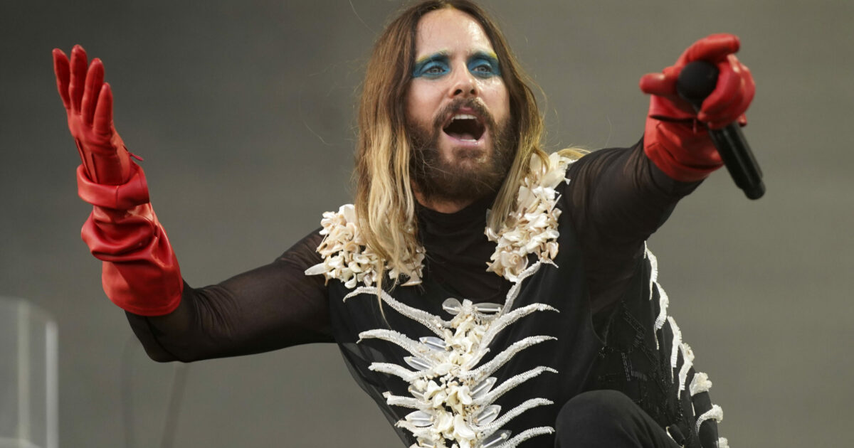 “Si è masturbato davanti a me, mi chiamava sotto l’effetto di droghe all’alba, mi ha fatto avances spinte”: Jared Leto accusato di molestie sessuali “Si è masturbato davanti a me, mi chiamava sotto l’effetto di droghe all’alba, mi ha fatto avances spinte”: Jared Leto accusato di molestie sessuali