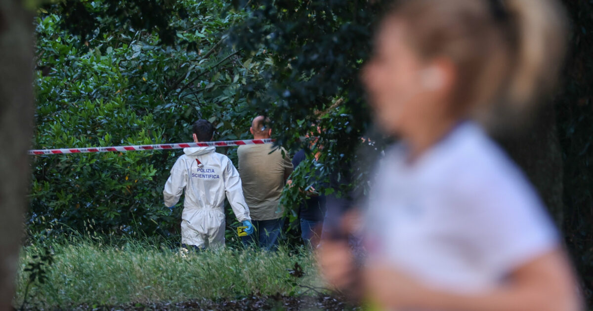 la bimba di 6 mesi e la donna nel sacco a villa pamphili il caso dei due cadaveri senza identità nel parco di roma
