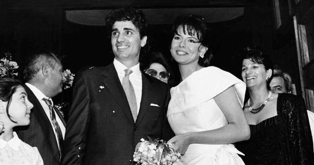 “Paola Perego piaceva a Maradona, rubai dai suoi pantaloni il foglietto col numero di telefono”: lo rivela l’ex marito e calciatore Andrea Carnevale “Paola Perego piaceva a Maradona, rubai dai suoi pantaloni il foglietto col numero di telefono”: lo rivela l’ex marito e calciatore Andrea Carnevale