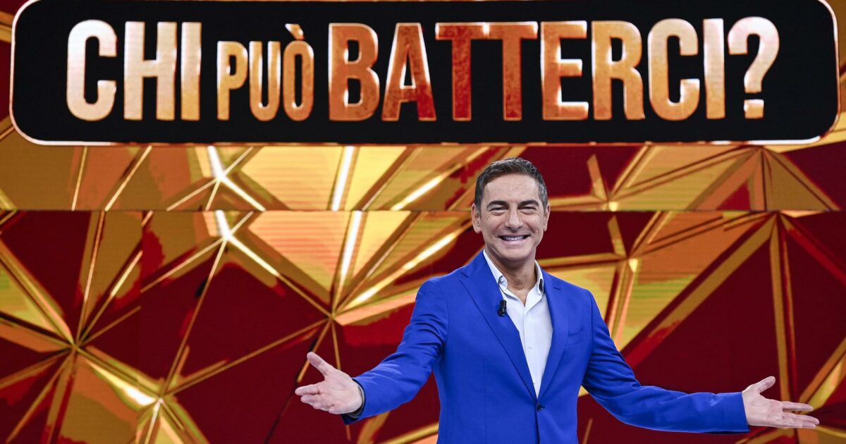 Marco Liorni a suo agio nel ruolo di giocatore conduttore a “Chi può batterci?”: show di Max Tortora e Gabriele Vagnato Marco Liorni a suo agio nel ruolo di giocatore conduttore a “Chi può batterci?”: show di Max Tortora e Gabriele Vagnato