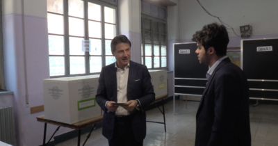 Copertina di Referendum, Conte: “In alcuni seggi viene chiesto quale scheda ritirare. Atteggiamento improprio”