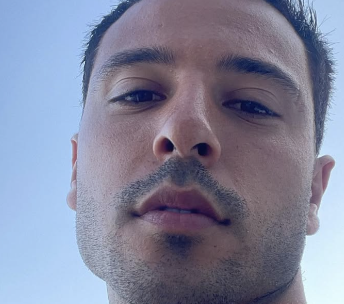 “I ragazzini in paese volevano sempre picchiarmi perché gay e ballavo. Ero vittima di bullismo. Ora però mi salutano e mi sorridono”: così Giuseppe Giofrè