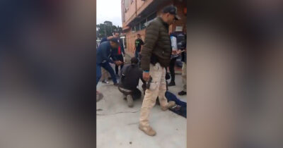 Copertina di Spari contro il candidato alla presidenza in Colombia Miguel Uribe: il momento dell’arresto dell’attentatore