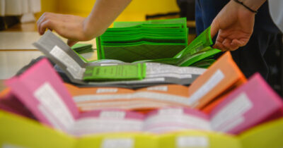 Copertina di Referendum, la proposta di legge popolare per l’abolizione del quorum raggiunge le 50mila firme in 24 ore