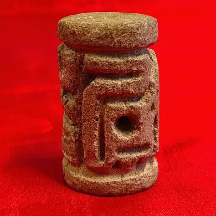 “Sembra antico”: trova in casa uno strano oggetto e lo vende online, poi la scoperta incredibile dei carabinieri