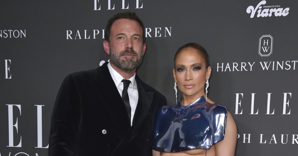 “Ben Affleck e Jennifer Lopez hanno abbassato di 8 milioni di dollari il prezzo della loro villa”: la rivelazione del Daily Mail