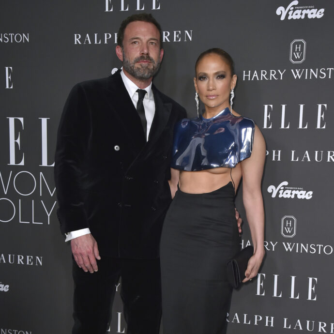 “Ben Affleck e Jennifer Lopez hanno abbassato di 8 milioni di dollari il prezzo della loro villa”: la rivelazione del Daily Mail