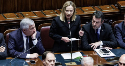 Copertina di Meloni convoca gli alleati: vertice a pranzo con Tajani e Salvini, sul tavolo fine vita e terzo mandato