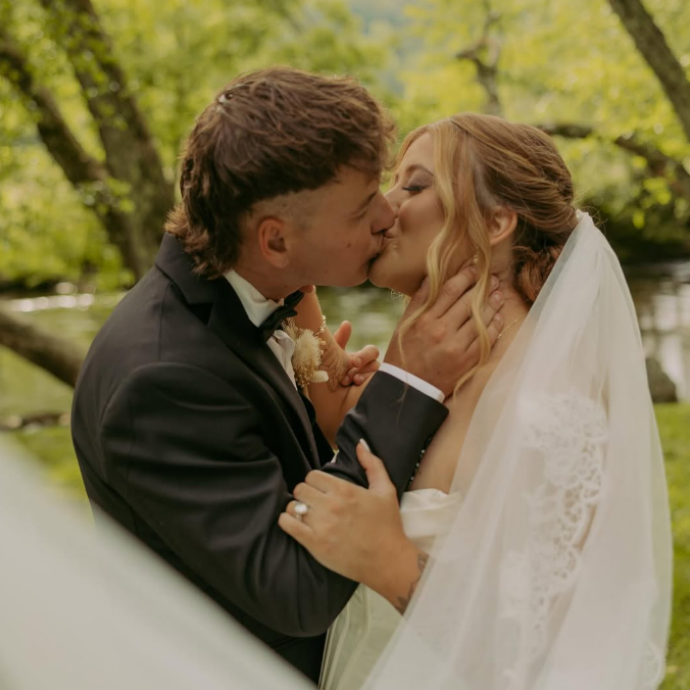 “E’ stato il momento in cui mi sono sentita più vicina a lui dalla tragedia”: sposa entra in chiesa e sente il battito del bimbo che ha ricevuto il cuore del figlio defunto