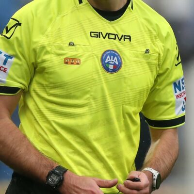 Copertina di Gli arbitri come i poliziotti: carcere per chi li picchia. Nuove pene nel dl Sport