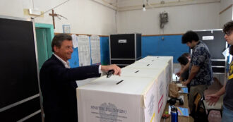 Referendum, Calenda riesce (dopo un tentativo a vuoto) a votare: “Farlo è un dovere civico” – Video