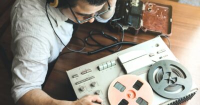 Copertina di Paragon: “Chi spia i cronisti? Al governo non interessa”