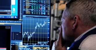 Copertina di Titoli tech in crisi a Wall Street: bruciati quasi mille miliardi in 5 giorni. La paura della bolla AI