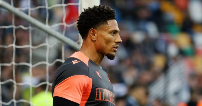 “Si fece ammonire per le scommesse”: il portiere dell’Udinese Okoye rischia il processo